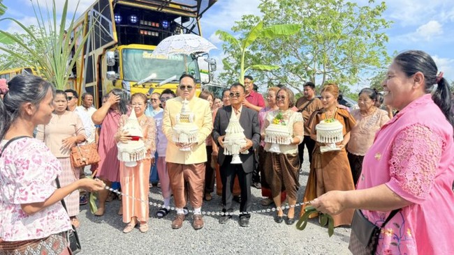 Praktik poligami tidak diakui secara hukum di Thailand sejak 1935. Kisah ini pun memantik kontroversi. Sebagian publik merasa terkejut, sementara lainnya memuji keterbukaan keluarga tersebut. Foto: Dok. Amarin TV, Khaosod English