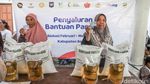 Jelang Idul Adha, Warga Bekasi Rela Antre Panjang Demi Sembako Gratis