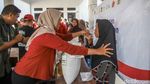 Jelang Idul Adha, Warga Bekasi Rela Antre Panjang Demi Sembako Gratis