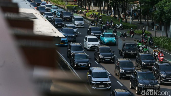Lalin di Jalan Jenderal Sudirman, Jakarta, terpantau padat pada hari Selasa (26/5/2026) sore. Kemacetan terjadi sehari sebelum libur dan cuti bersama Idul Adha 1447 Hijriah.