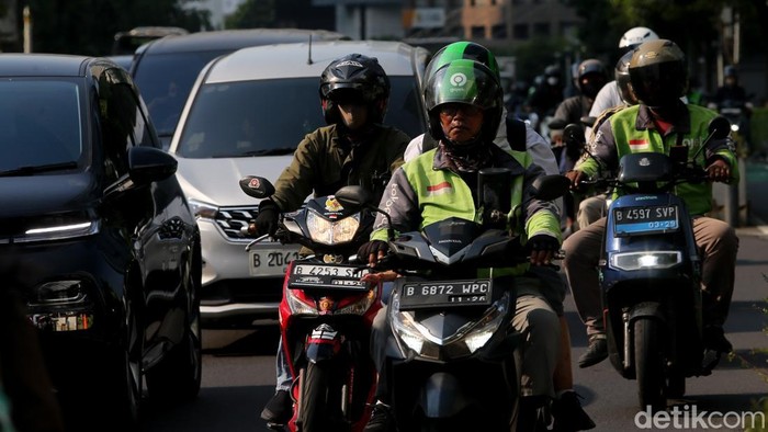 Lalin di Jalan Jenderal Sudirman, Jakarta, terpantau padat pada hari Selasa (26/5/2026) sore. Kemacetan terjadi sehari sebelum libur dan cuti bersama Idul Adha 1447 Hijriah.