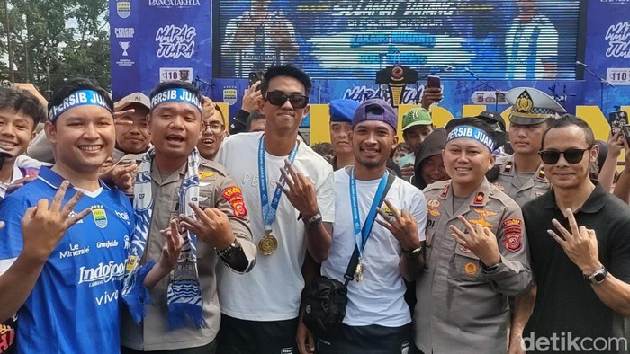 Kakang dan Robi disambut Bobotoh Cianjur