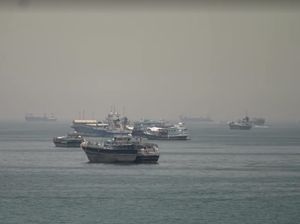 Video Kapal-kapal Nongkrong di Selat Hormuz