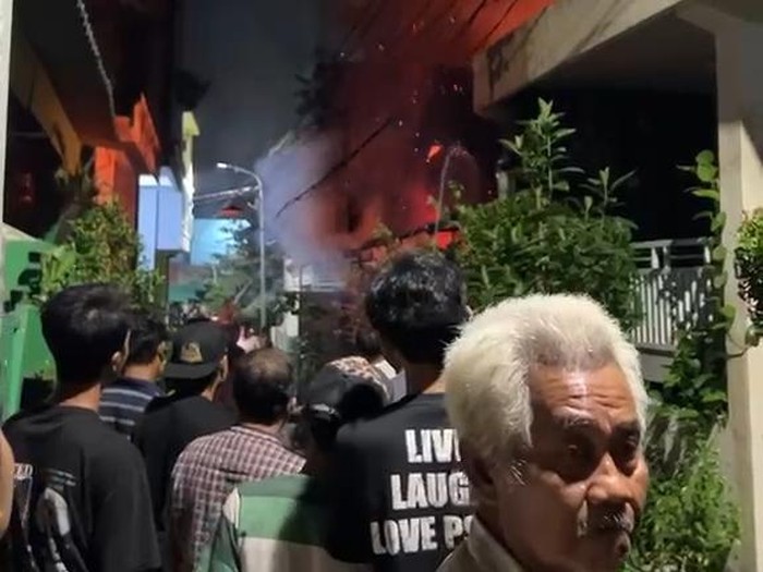 Kebakaran rumah di kawasan Banyu Urip Surabaya tewas 2 penghuni rumah