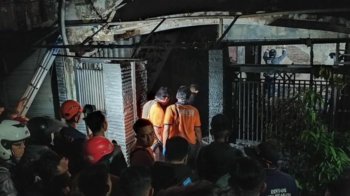 Kebakaran rumah di kawasan Banyu Urip Surabaya tewas 2 penghuni rumah
