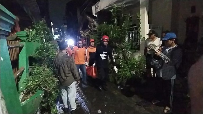 Kebakaran rumah di kawasan Banyu Urip Surabaya tewas 2 penghuni rumah