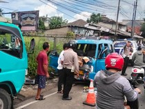 Adu Banteng Angkot Vs Truk Tangki Air di Bogor, 3 Orang Luka-luka