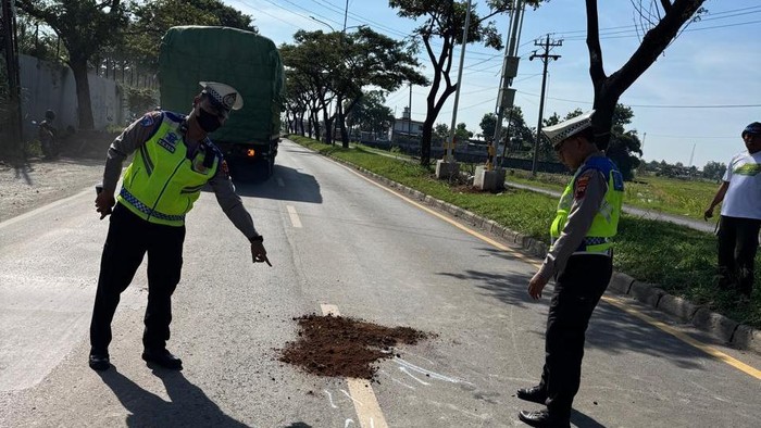 Penampakan lokasi pemotor tewas kecelakaan di jalan lingkar Weleri, Kendal, Selasa (26/5/2026).