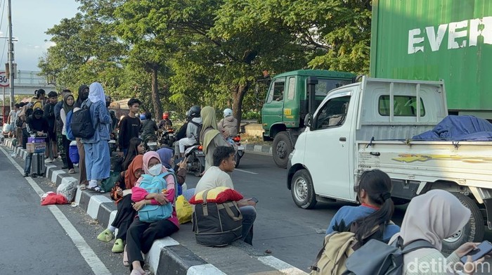 Kemacetan di Surmadu saat pemudi Toron