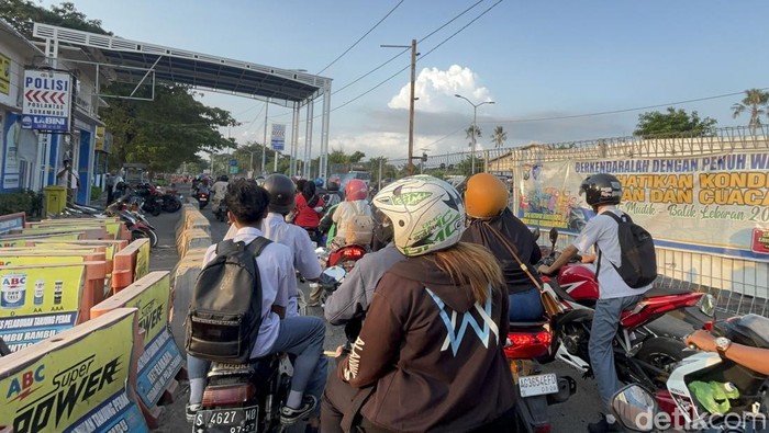Kemacetan di Surmadu saat pemudi Toron