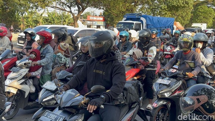 Kemacetan di Surmadu saat pemudi Toron