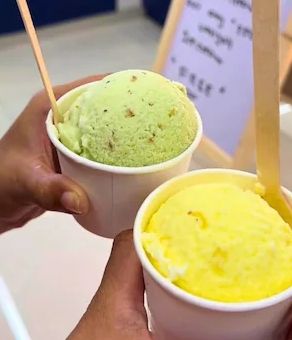 Lansia penjual es krim 40 Tahun Jualan Es Krim, Nenek Ini Akhirnya Viral Berkat Resep Tradisional