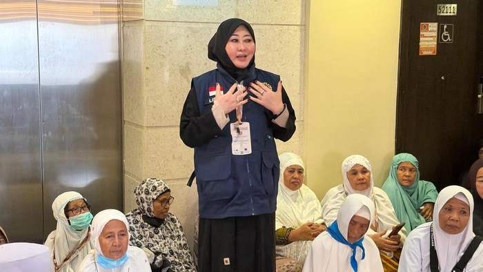 Anggota Timwas Haji DPR Lisda Hendrajoni di sela-sela kunjungan pemberangkatan jemaah haji ke Arafah dari Al Hidayah Tower Sektor 10, Makkah, Arab Saudi, Senin (25/5/2026).