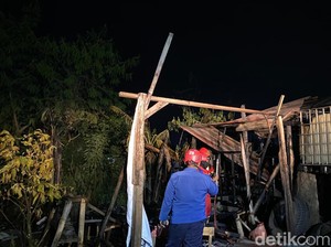 Lupa Matikan Kompor, Tiga Bangunan Ludes Terbakar di Cianjur