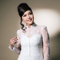 Keterangan unggahannya juga tak kalah banjir pujian. Istri Irwan Mussry itu menuliskan mengenai menghindari orang yang toxic dan dzolim. Kata seorang ustad, boleh menghindar dan cut off manusia toxic problematic atau manusia yang zolim ? Mohon penjelasan guys…. Coba ahli2 tafsir silahkan berkomentar… berkomentar dengan adab dan cara yang baik ya…. Tidak boleh julid…. tulisnya. Foto: Instagram/@maiaestiantyreal