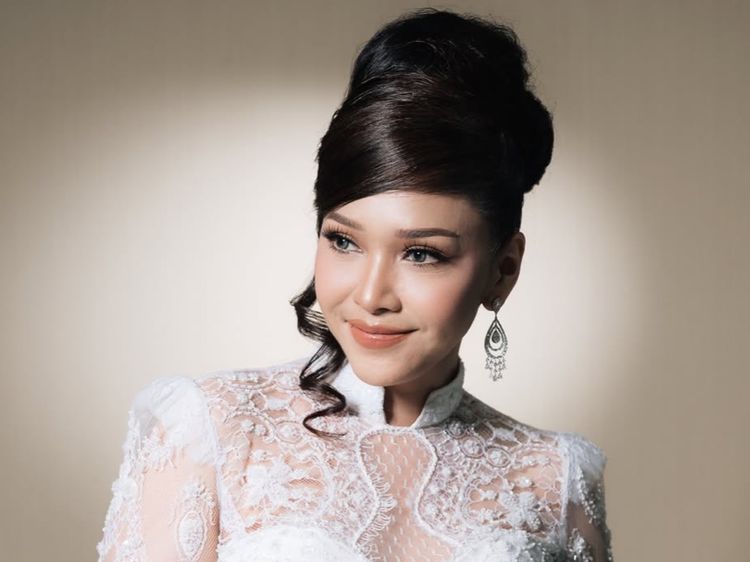 7 Potret Maia Estianty Tampil Bak Pengantin Bergaun Putih, Cantik Mempesona!