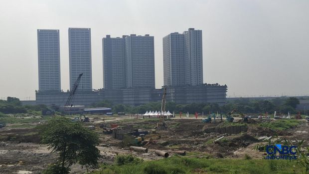 Menteri Perumahan dan Kawasan Permukiman (PKP) Maruarar Sirait menjelaskan proses pembangunan rumah susun (rusun) subsidi di Meikarta Cikarang, Kabupaten Bekasi Jawa Barat masih berlangsung, di mana saat ini prosesnya tengah membangun pondasi dasar. (CNBC Indonesia/Chandra Dwi Pranata)