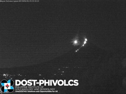 Video: Momen Meteor Melintas Dekat Gunung Mayon Filipina yang Lagi Erupsi