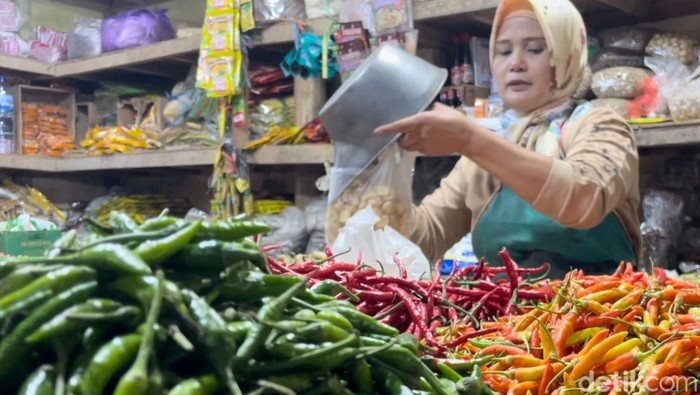 Pedagang cabai di pasar tradisional Kota Malang