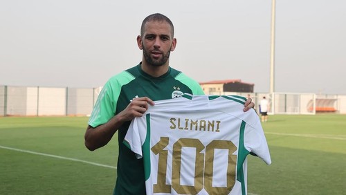 Pemain Timnas Aljazair, Islam Slimani, dirumorkan menuju Bali United pada musim 2026/2027. (Instagram @islamslimani09)