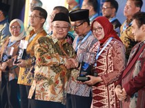 Pemkab Banyuwangi Terima 2 Penghargaan Pendidikan dari Kemendikdasmen