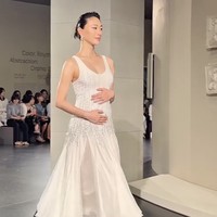 Model Korea Pamer Baby Bump di Runway Chanel, Agensi Konfirmasi Kehamilannya