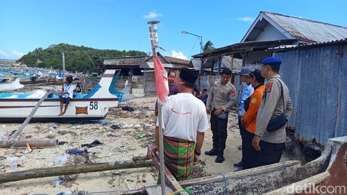 Pencarian nelayan yang hilang di  di perairan Teluk Awang, Desa Batu Nampar Selatan, Kecamatan Jerowaru, Lombok Timur, NTB, Selasa (26/5/2026).