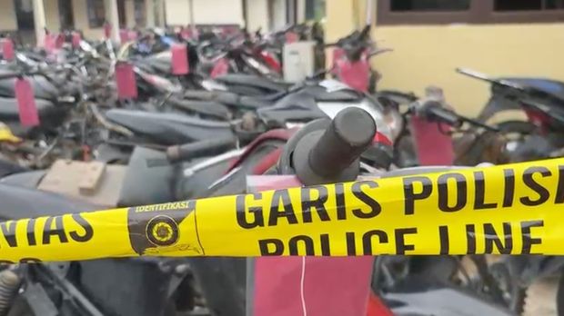 Polres Indragiri Hulu menyita sebanyak 63 motor hasil curian sindikat Tukimin.