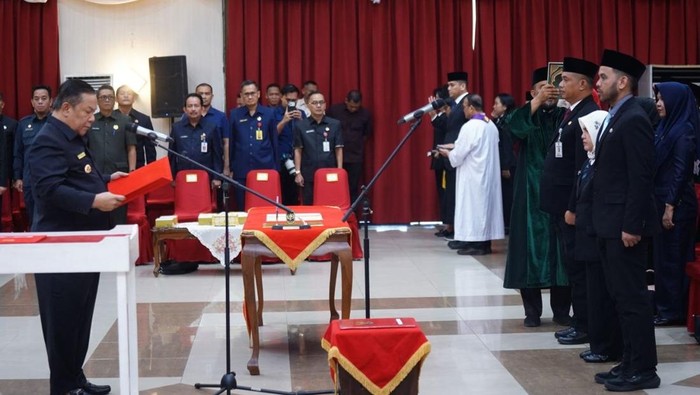 Plt Gubernur Lantik 238 Pejabat di Riau