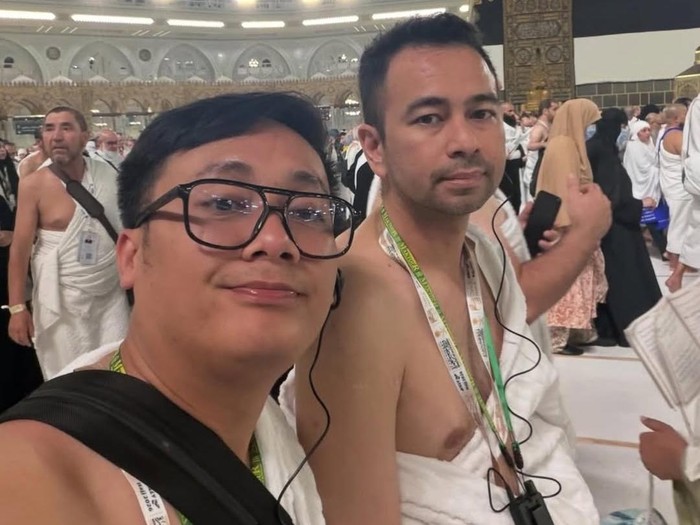 Raffi Ahmad Raffi Ahmad menjalankan ibadah haji