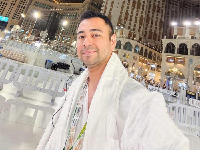 Raffi Ahmad menjalankan ibadah haji