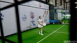 Raline Shah Curi Perhatian dengan Aksi Sporty di Lapangan Padel