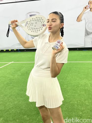 Pesona selebriti Raline Shah tampil bugar, glowing dan memesona di Smash Padel, TB Simatupang, Jakarta Selatan, Selasa (26/5/2026).