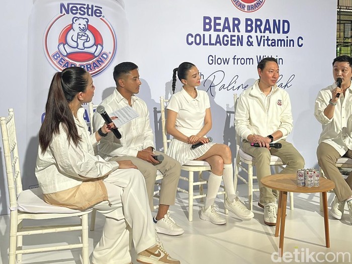 Pesona selebriti Raline Shah tampil bugar, glowing dan memesona di Smash Padel, TB Simatupang, Jakarta Selatan, Selasa (26/5/2026).