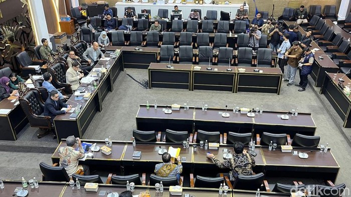 Baleg DPR menggelar rapat pleno RUU Pemerintahan Aceh, Selasa (26/5/2026).