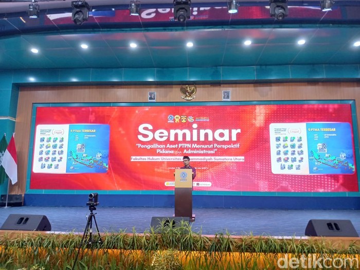 Rektor UMSU Prof Akrim saat memberikan sambutan. (Juita Sinuhaji/detikSumut)