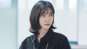 Park Ji Hyun memerankan Cha Ji Yoon dalam drama Korea terbaru tvN 2026 See You at Work Tomorrow!. (Foto: dok. tvN)