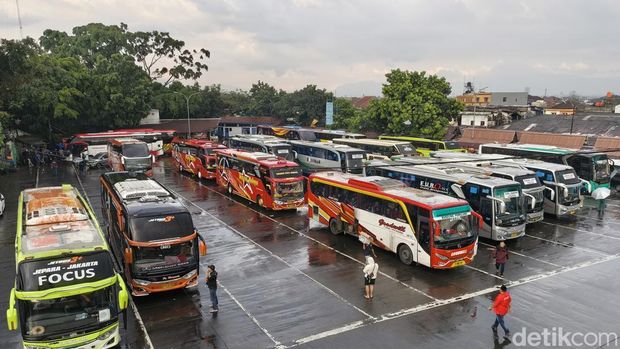 Suasana Terminal Cicaheum Kota Bandung Suasana Terminal Cicaheum Kota Bandung