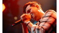 Surya Insomnia lalu mengungkapkan kunci kini terkenal. Power of believing. Gue cuma jalanin, kerjain, dikasih kesempatan gue coba sebaik-baiknya, sama minta doa, tuturnya. (Foto: dok Instagram suryainsomnia)