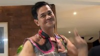 Surya Insomnia tak menampik bisa ada di titik terkenal seperti sekarang penuh perjuangan. Butuh banyak penyesuaian, butuh banyak masukan dari orang-orang yang gue cari, terutama orang-orang yang sudah lama di dunia entertainment ini, ujarnya dilihat di YouTube Insertlive, Rabu (27/5/2026). (Foto: dok Instagram suryainsomnia)