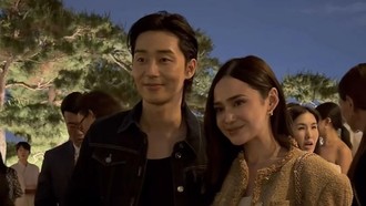 Gaya Syifa Hadju Pose Bareng Park Seo-joon di Korea, Jaketnya Seharga Mobil