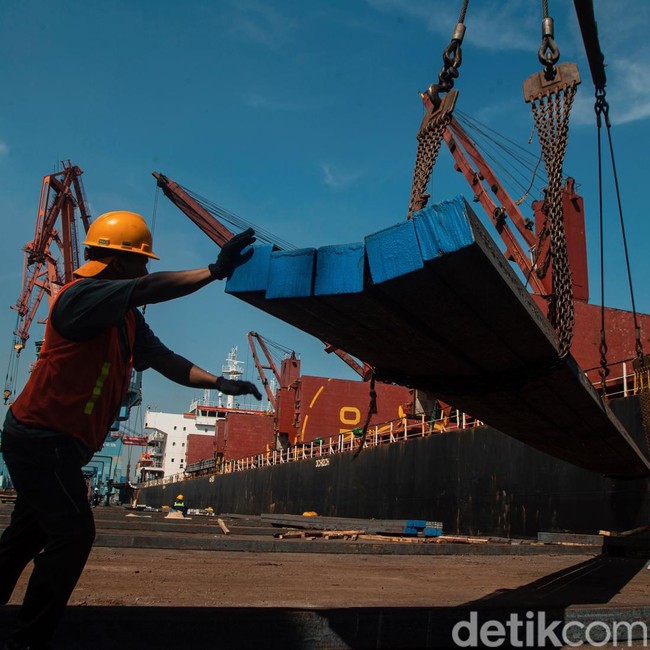 Teknologi dan Keringat Buruh Pelabuhan, Kunci Kelancaran Arus Logistik Nasional