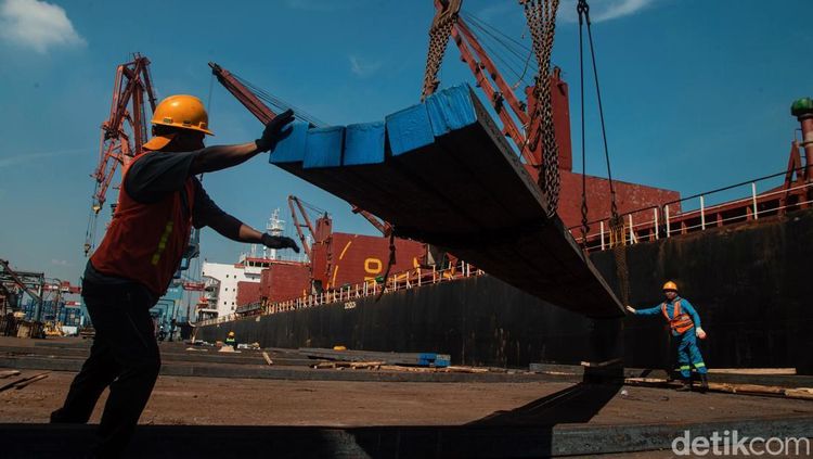 Teknologi dan Keringat Buruh Pelabuhan, Kunci Kelancaran Arus Logistik Nasional