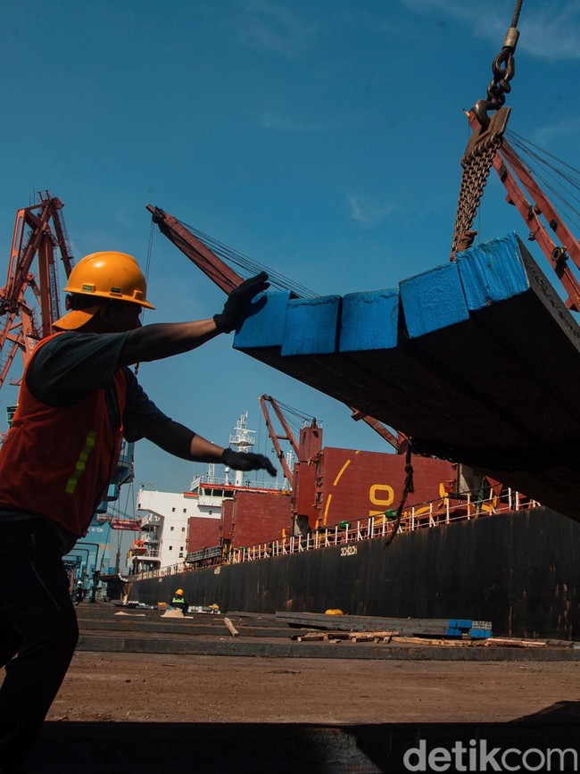 Teknologi dan Keringat Buruh Pelabuhan, Kunci Kelancaran Arus Logistik Nasional