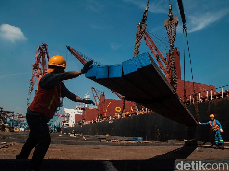 Teknologi dan Keringat Buruh Pelabuhan, Kunci Kelancaran Arus Logistik Nasional