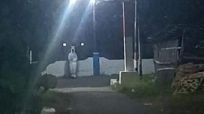 Teror pocong terjadi di Kota Probolinggo, warga mengejar sosok ini sampai ke Jalan Lingkar Utara.