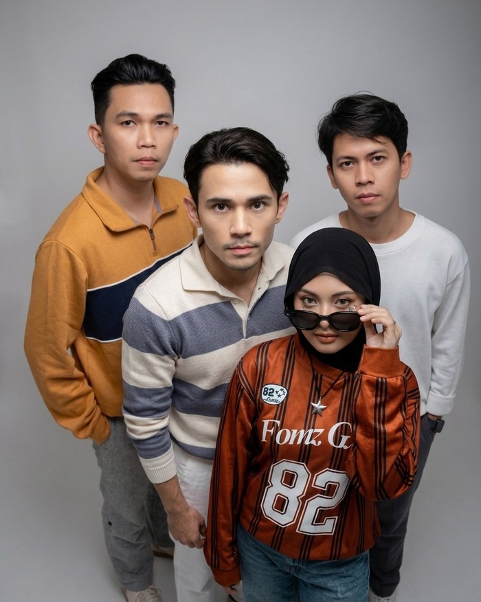 VVONDERLAND kembali dengan single baru Blanket & Moon kolaborasi dengan Alyssa Ananta. Musiknya unik, diproduksi di Swiss, Jakarta, dan Palembang.