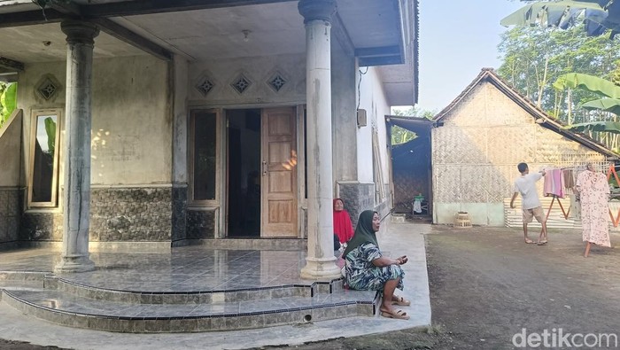 Warga Lumajang keluar rumah usai ada gempa