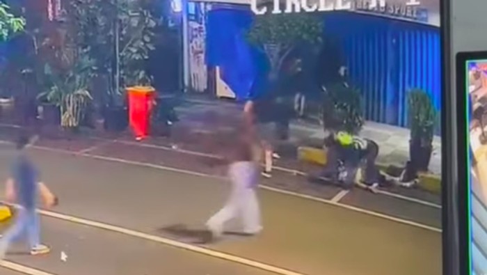 WN Brunei berinisial MHF (30) meninggal akibat dianiaya hingga kepala dipukul botol di Blok M, Jaksel. Korban sempat dirawat di RS. (dok Istimewa)