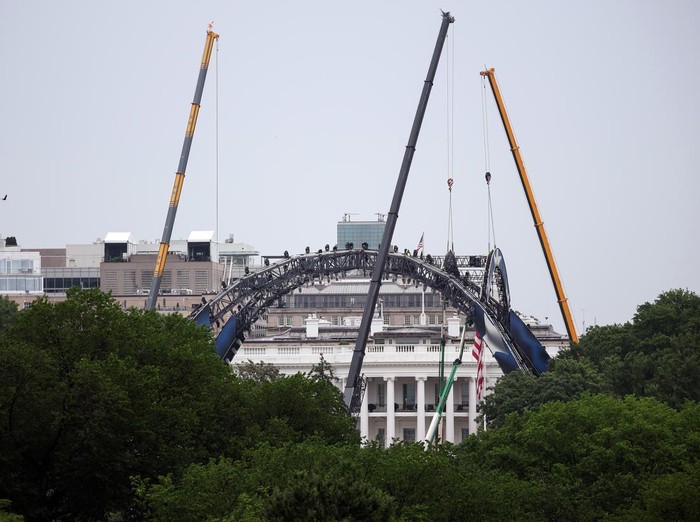 WASHINGTON, DC - MAY 26: Construction continues for the upcoming UFC match on the South Lawn of the White House on May 26, 2026 in Washington, DC. President Donald Trump is hosting a UFC match on the White House grounds in honor of the 250th anniversary of the United States. (Photo by Kevin Dietsch/Getty Images)